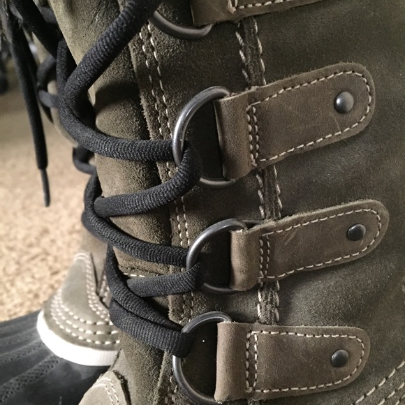 SOLD. Sorel winter boots with faux fur trim - Picture 5 of 6